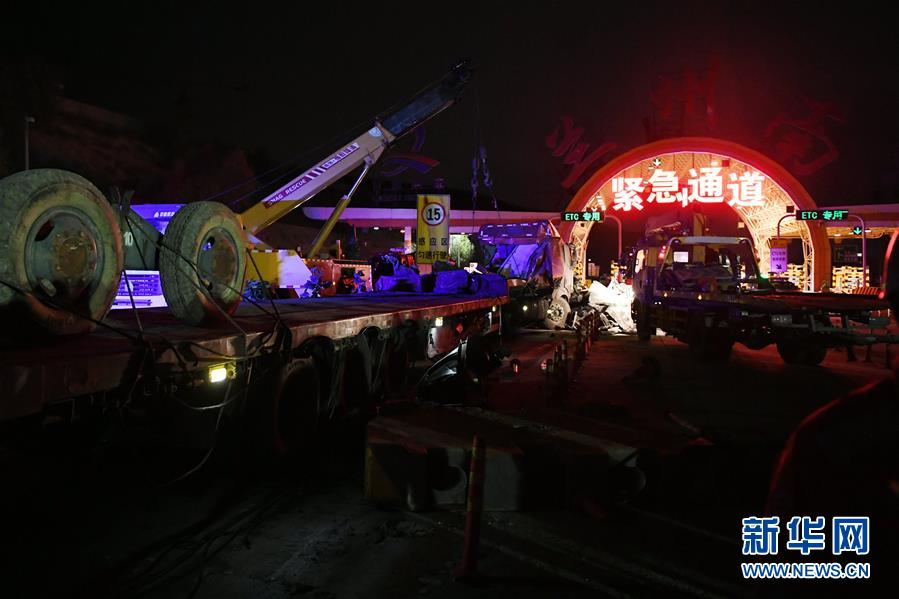 黎明杀机地窖怎么开启